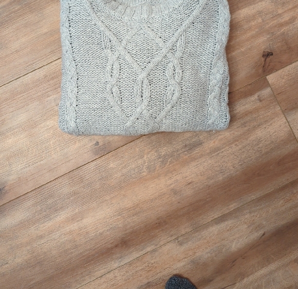 Aerie Light Gray Crew Neck Cable Knit Pullover Sweater, L - Picture 8 of 8